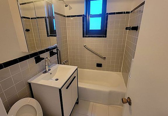 5th image of 73-03 Bell Blvd APT 5L