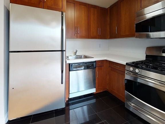 4th image of 1 Astor Pl APT 8B