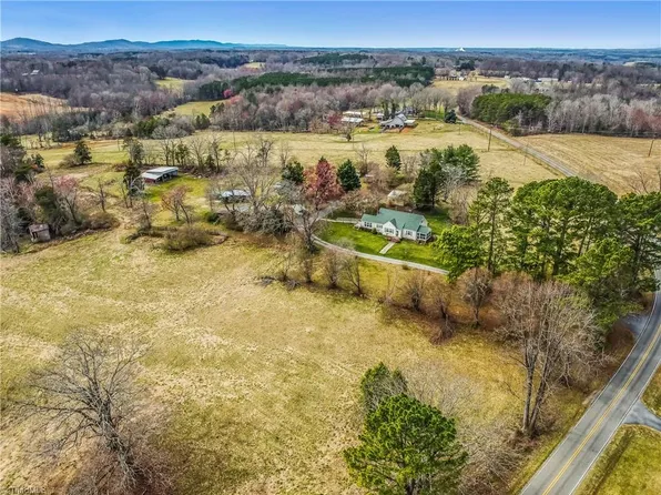 2335 Dobbins Rd, Boonville, NC 27011