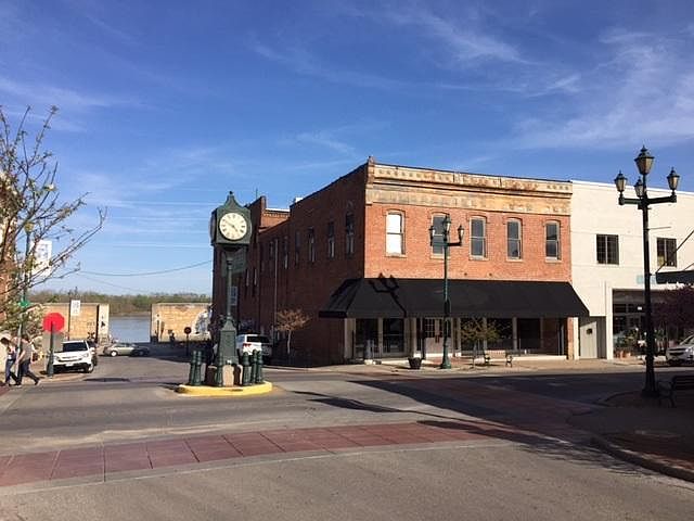 1st image of 46 N Main St