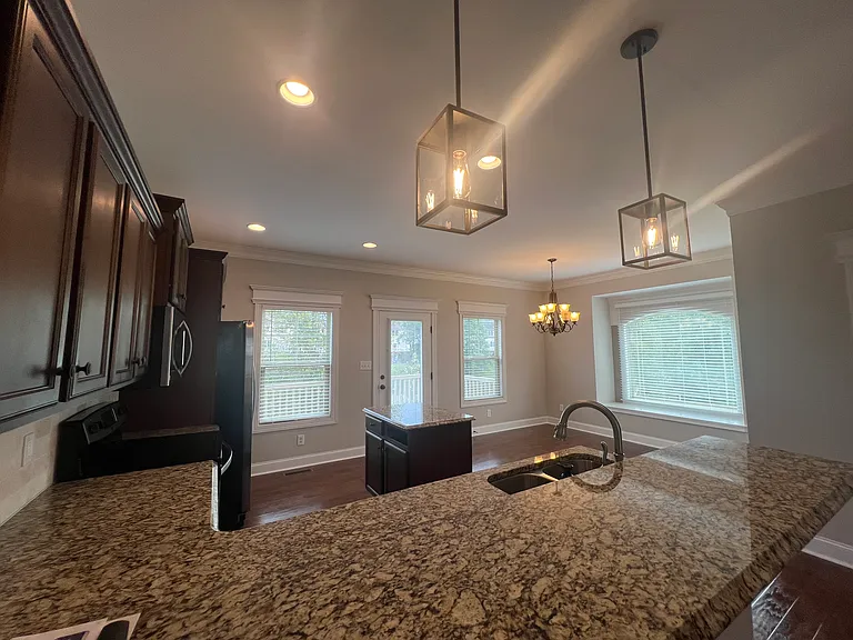 Mallard Ln — Photo 10