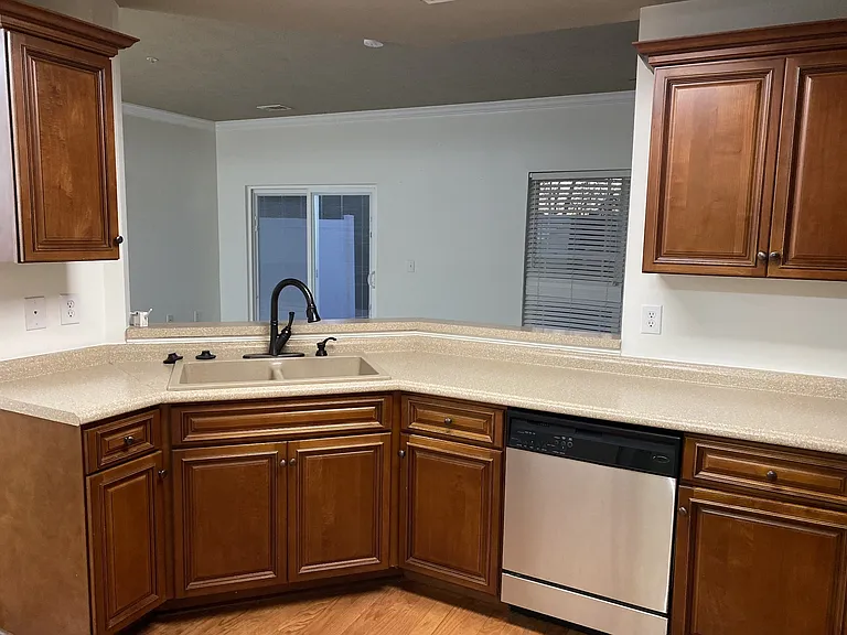 1060 Somerset Springs Dr — Photo 4