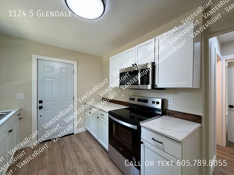 1124 S Glendale Ave — Photo 7