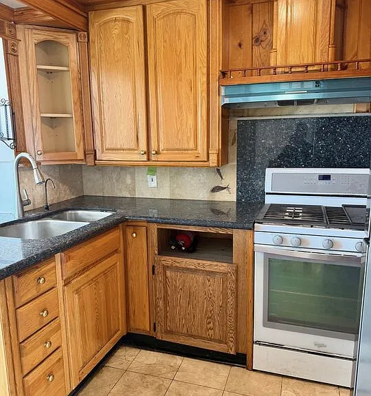 653 Ramona Ave — Photo 16
