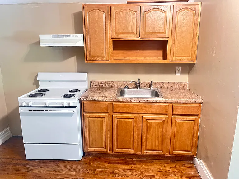 82 Girard Ave #2 — Photo 3