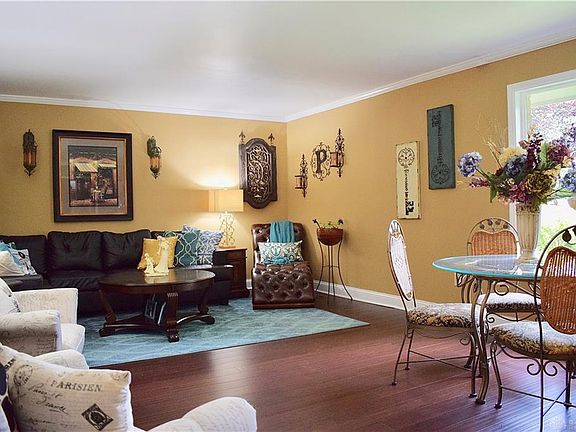 4th image of 6846 Carinthia Dr