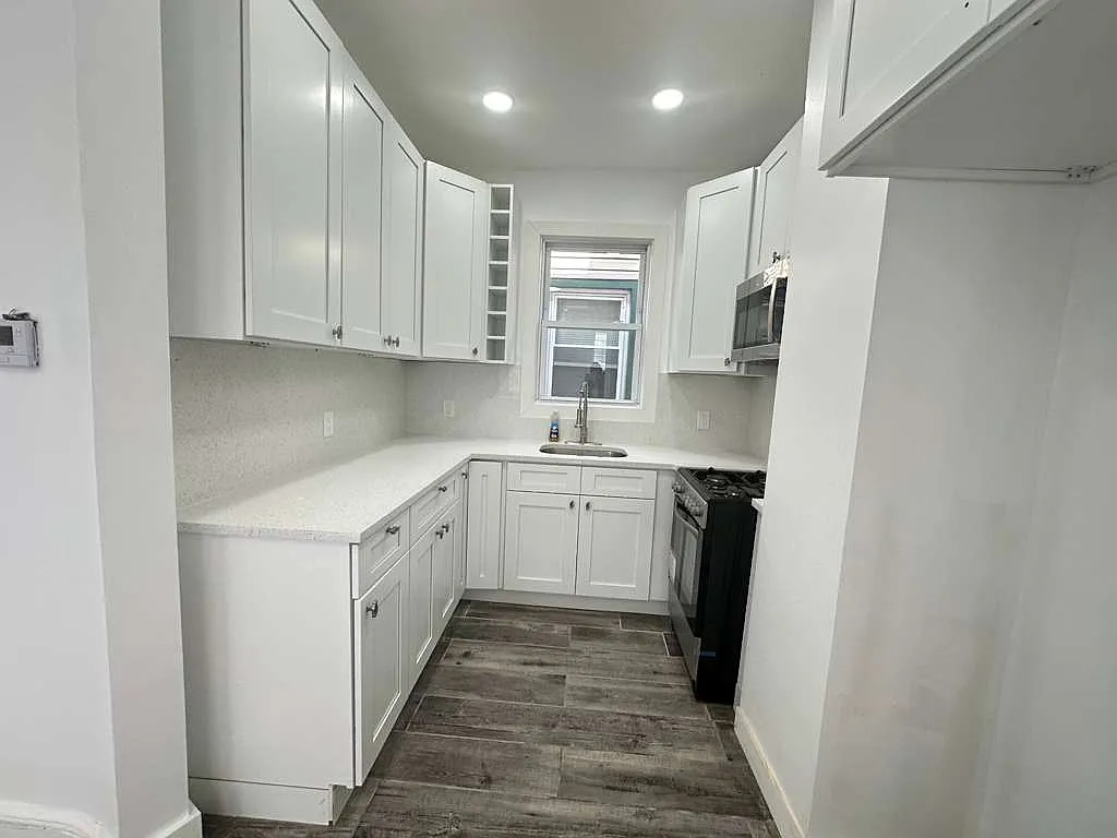 3 bed, $2,500 — Photo 1