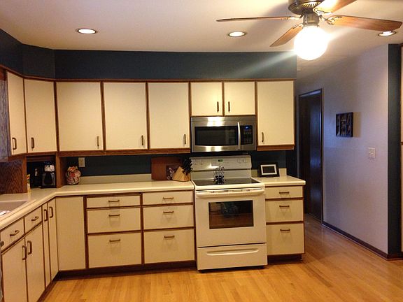 4th image of 9004 W Poplar Dr