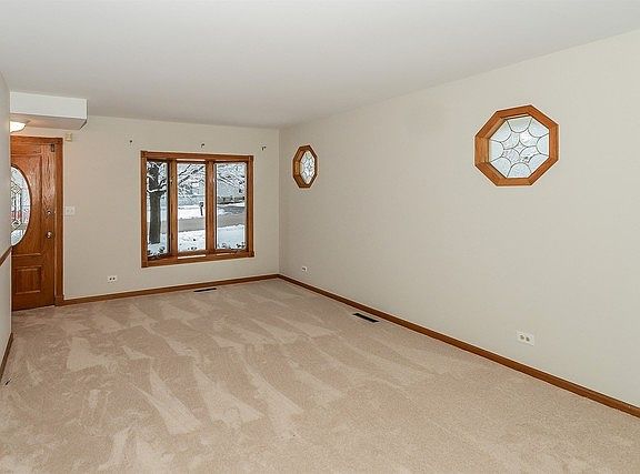 3rd image of 1225 Woodridge Dr