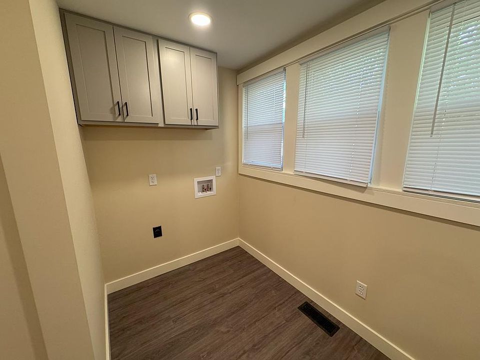 Laundry / Eating Nook
