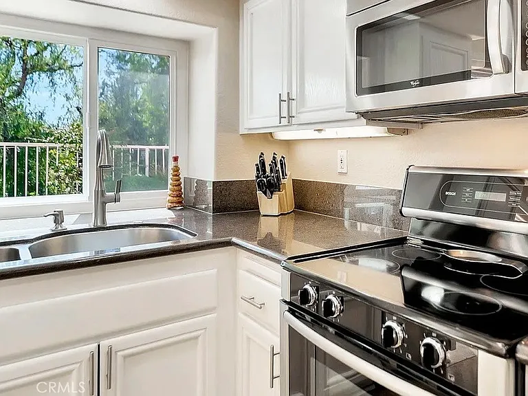 34 Santa Monica St — Photo 14