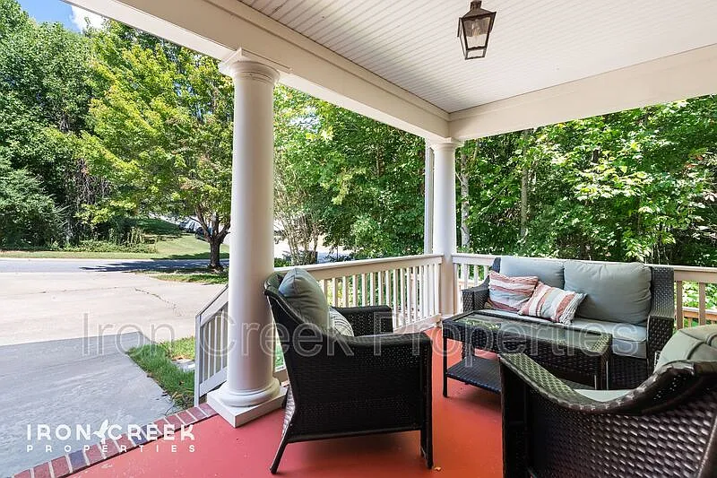 3 bed, 2.5 bath, 2143 sqft, $3,150 — Photo 2