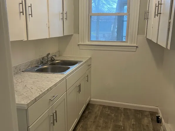 21 Duxbury Rd #B, Worcester, MA 01605