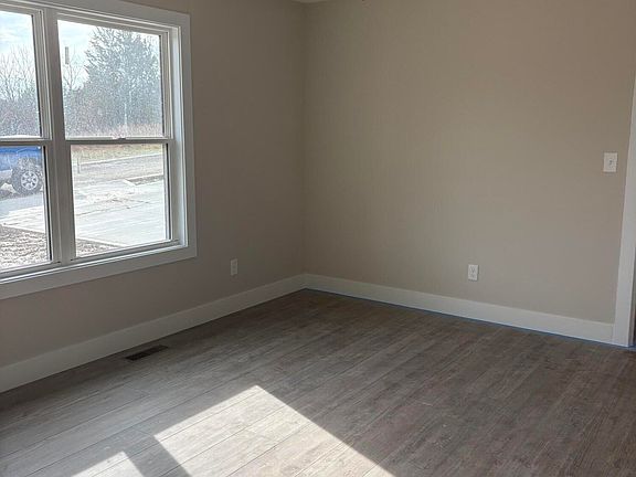 5th image of 180 Saddlebrook Ln