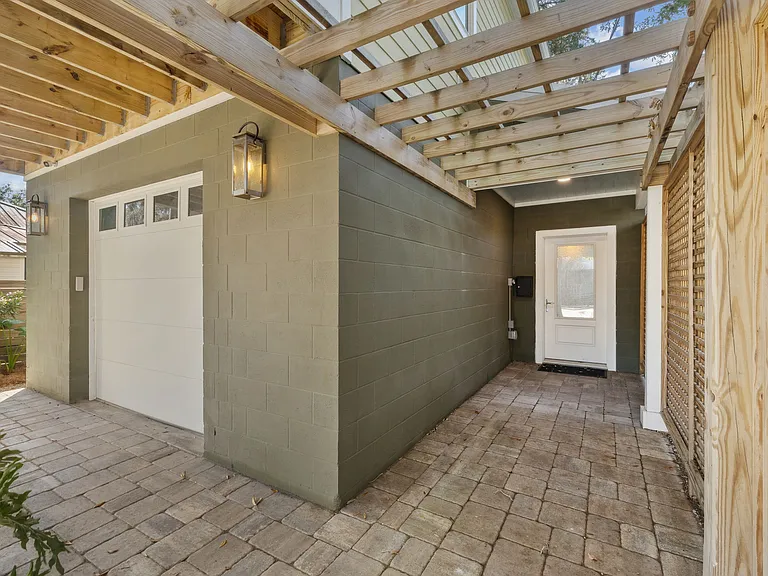 148 Oneida St — Photo 2