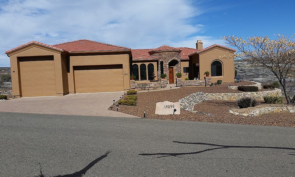 Front Driveway & Yard