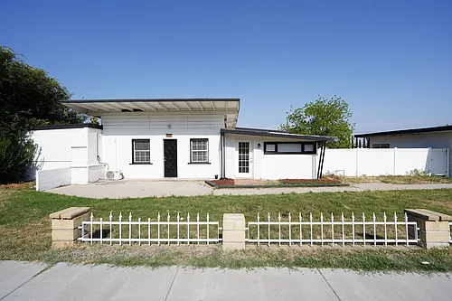 1443 N Riverside Ave Photo 1