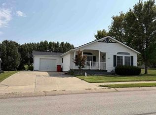 921 NE White Oaks Ln, Oak Grove, MO 64075