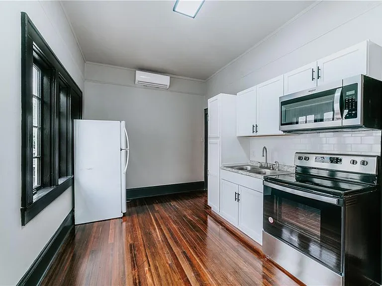 207 Michigan Ave #3 — Photo 11