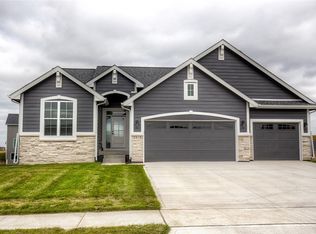 2915 Crest View Cir, Norwalk, IA 50211