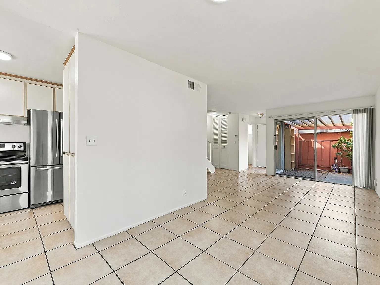 2 bed, 1.5 bath, 1027 sqft, $3,200 — Photo 4