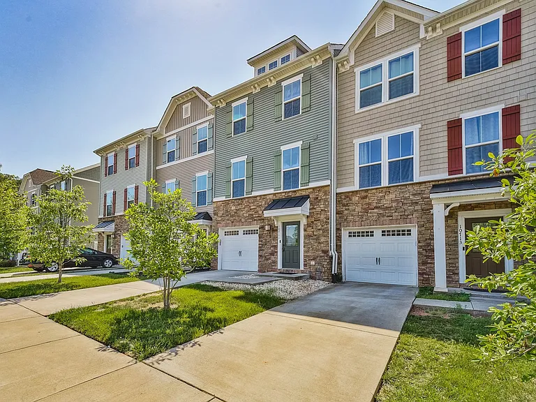 10711 Hinton Way — Photo 3