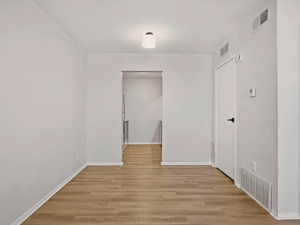 Bristol Pointe Apartments