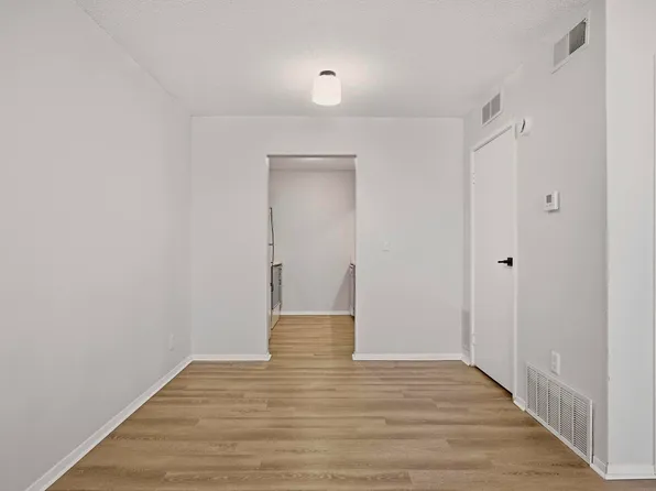 Bristol Pointe Apartments
