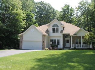 39 Wishing Well Ln, Rexford, NY 12148