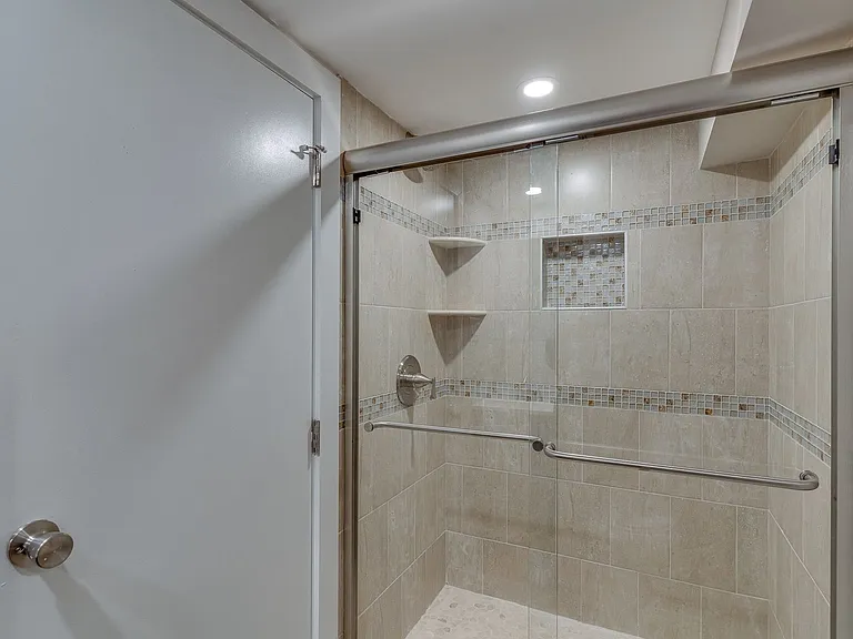 1436 N Corlies St — Photo 38