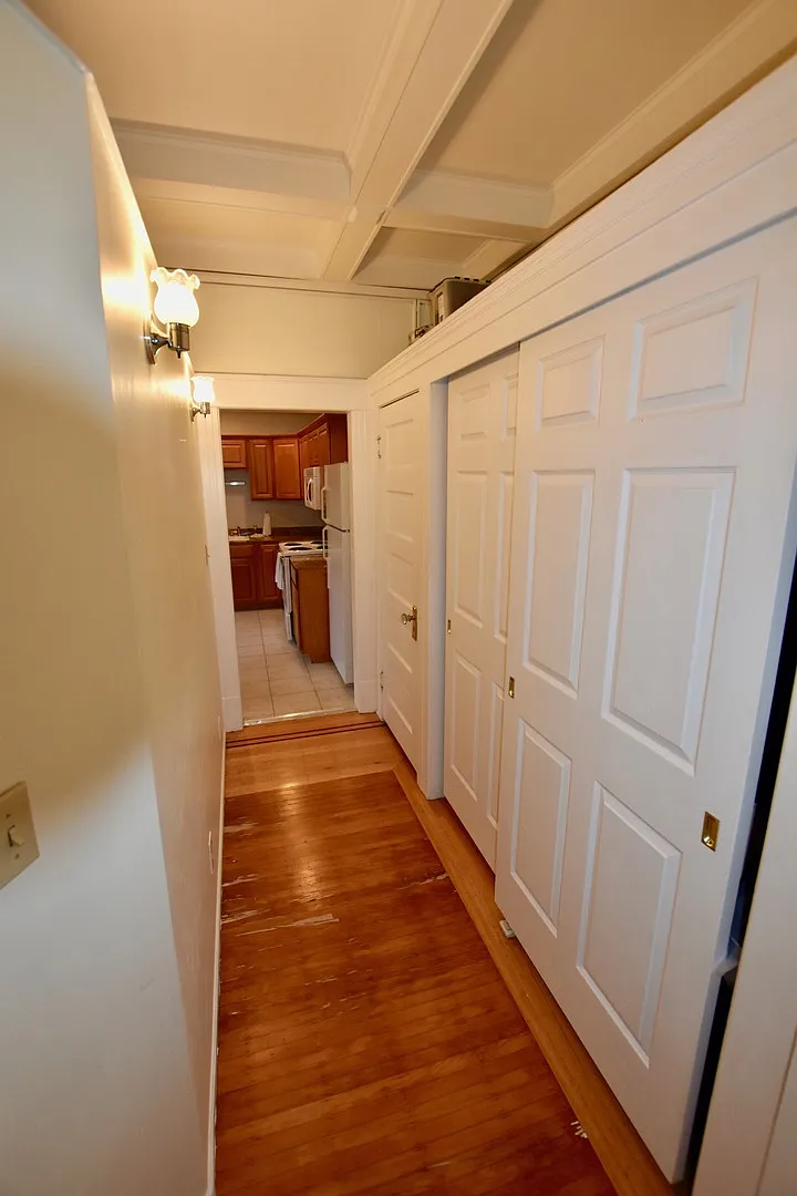 Charming Capitol Hill One Bedroom - Available 9/8/2026! — Photo 3
