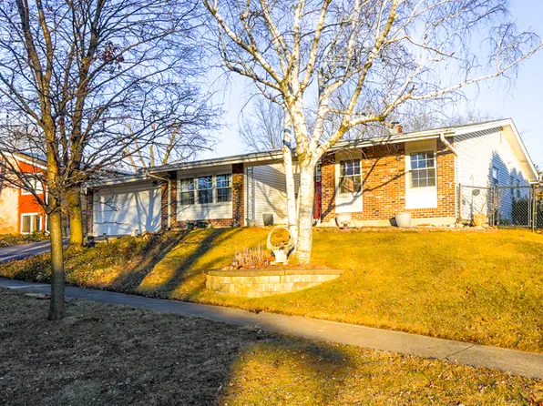 6125 Jackson Ct, Woodridge, IL 60517