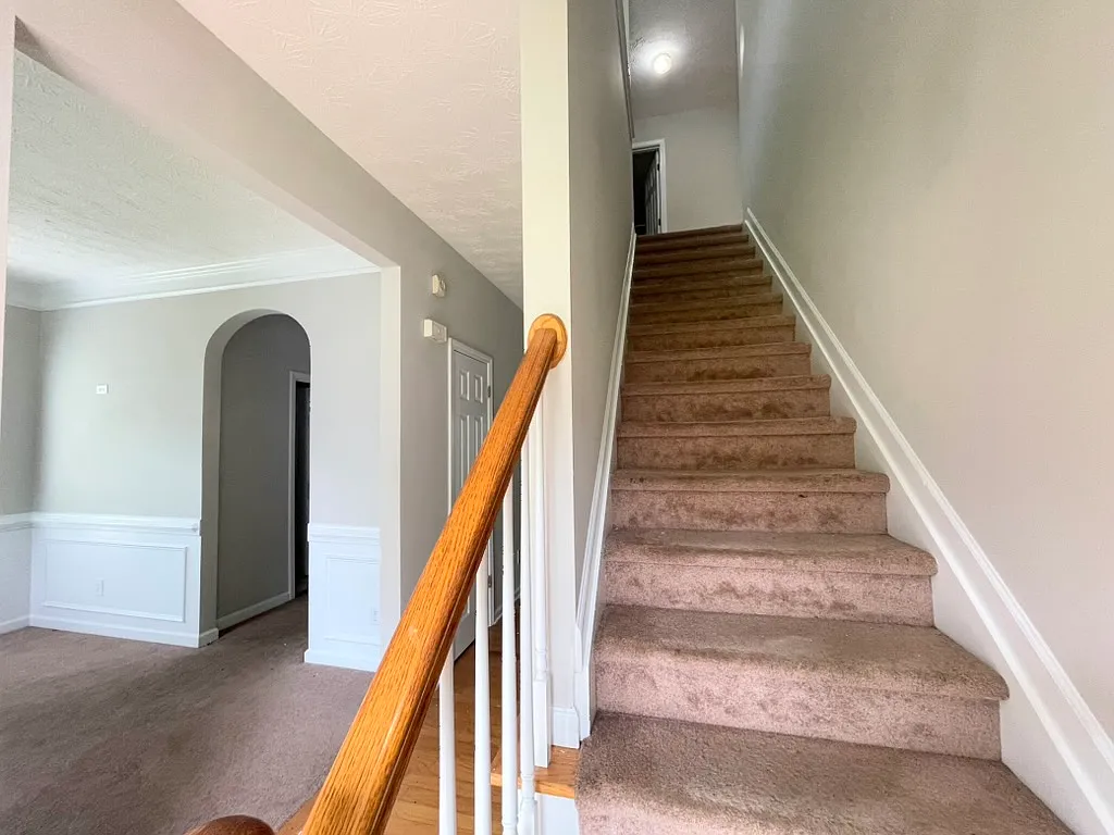 4 bed, 2.5 bath, 2130 sqft, $2,200 — Photo 2