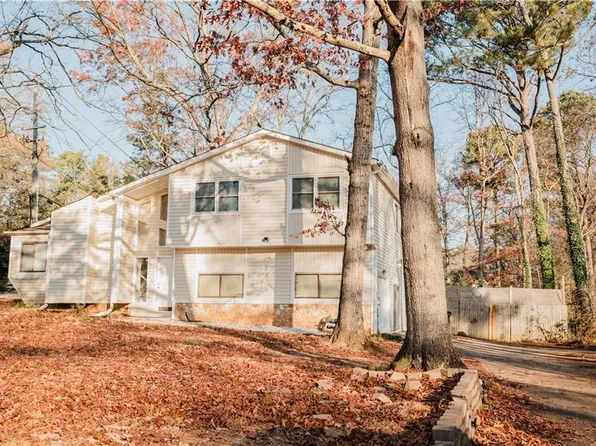 6801 Creekwood Dr, Douglasville, GA 30135
