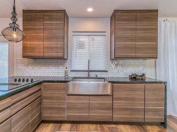Italian diamond lined tile