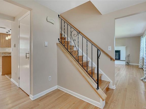 4th image of 51 Spruce St