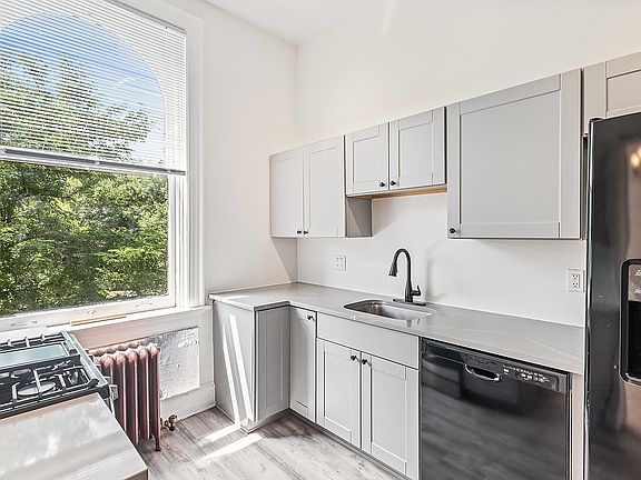 2nd image of 1410 N Marion St APT 8