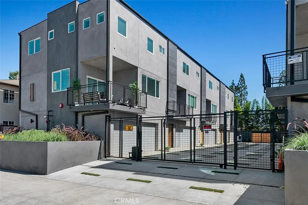 3 bed, 2.5 bath, 1410 sqft, $3,995 — Photo 1