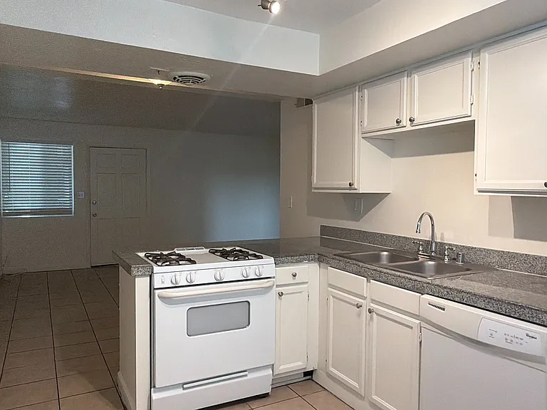 2417 E Campbell Ave #11A — Photo 9