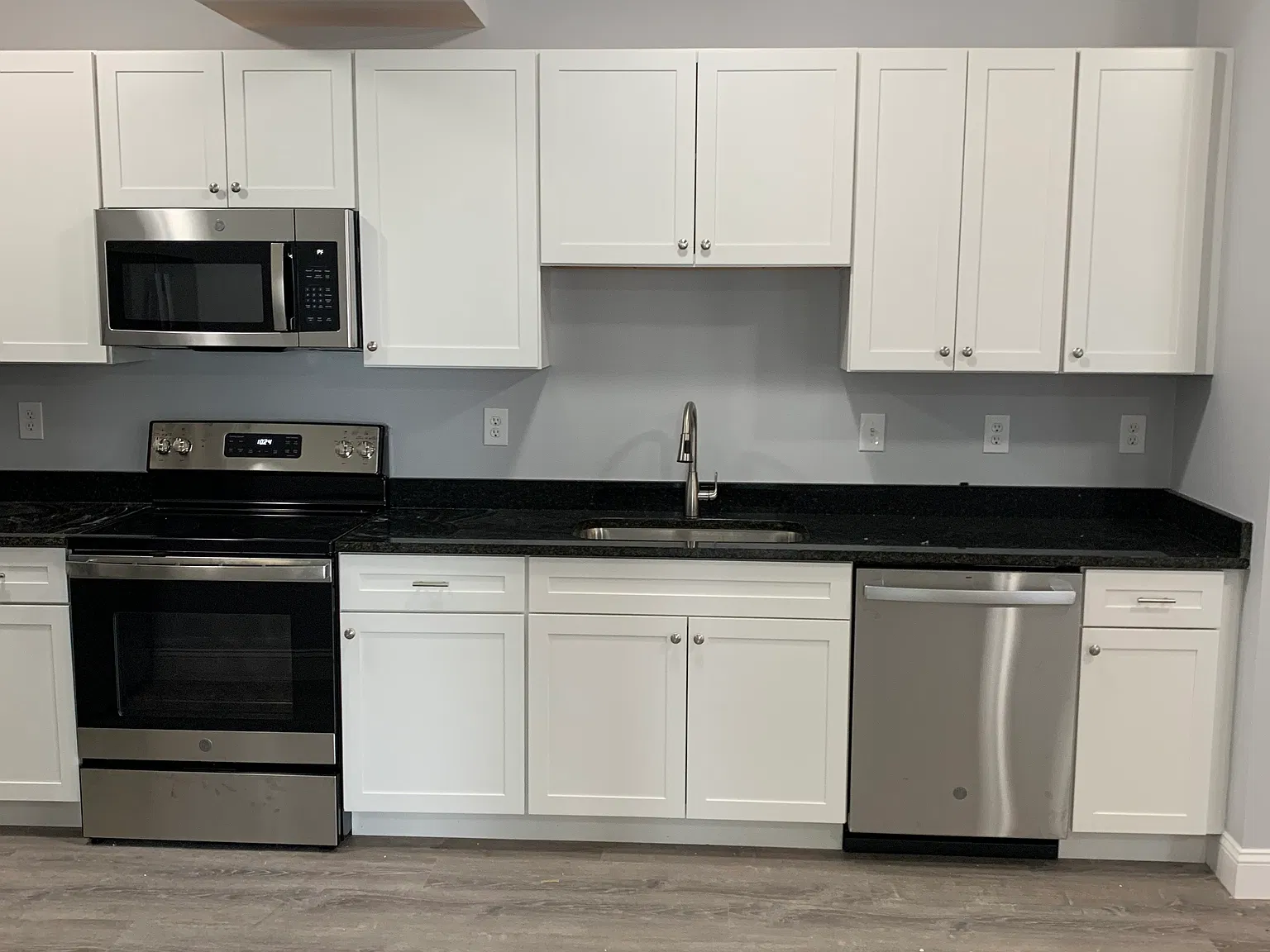 2 bed, 844 sqft, $2,600 — Photo 2