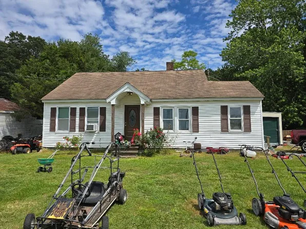 27294 Main St, Hallwood, VA 23359