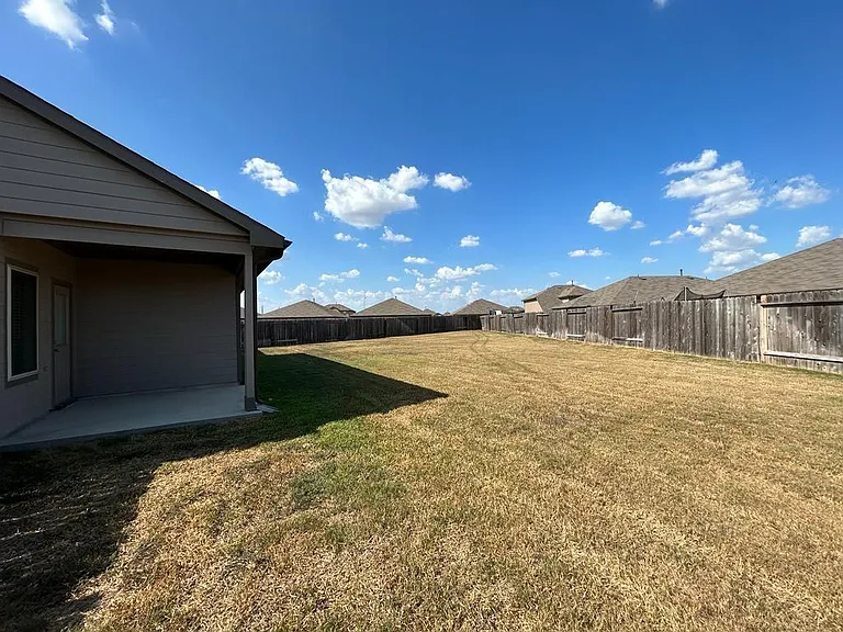 3207 Sumac Dr — Photo 24