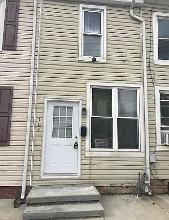 104 Pleasant St