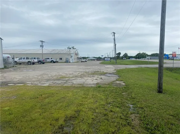 800 N Maple St, Garnett, KS 66032