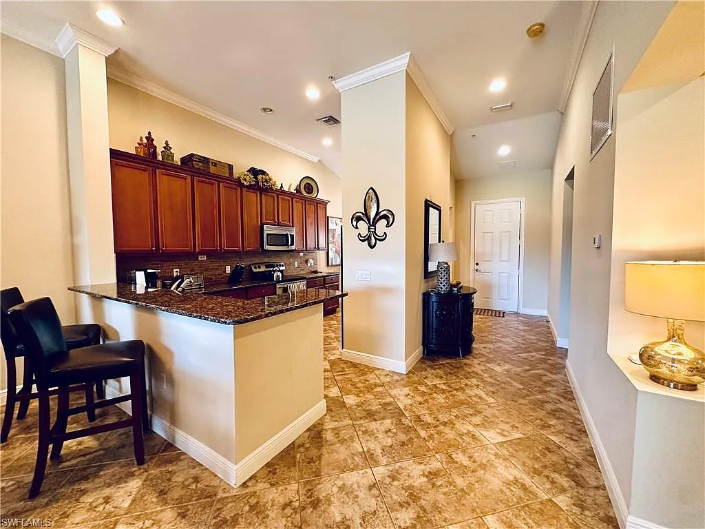 2 bed, 2.0 bath, 1672 sqft, $7,500 — Photo 4