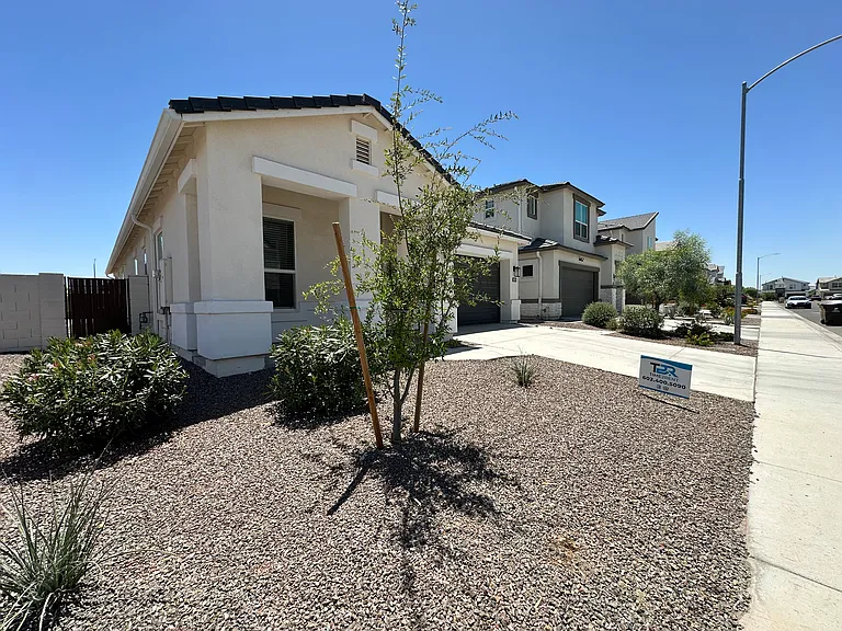 10319 W Harmony Ln — Photo 4