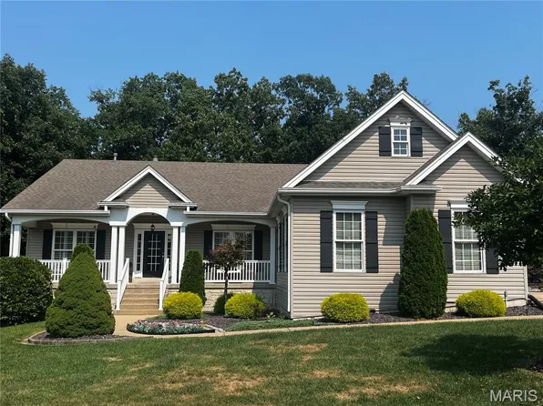 304 Crescent Oak Ct, Wentzville, MO 63385