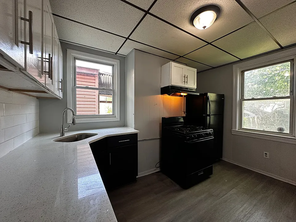 236 Danforth Ave #1E