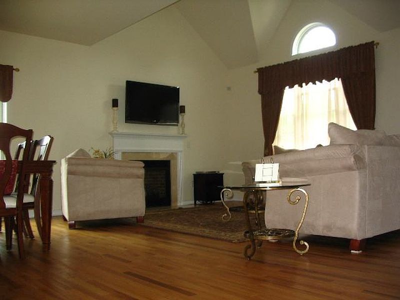 3rd image of 546 COLUMBIA ST