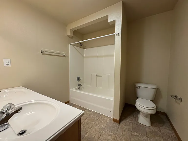 698 Hillside Rd — Photo 16